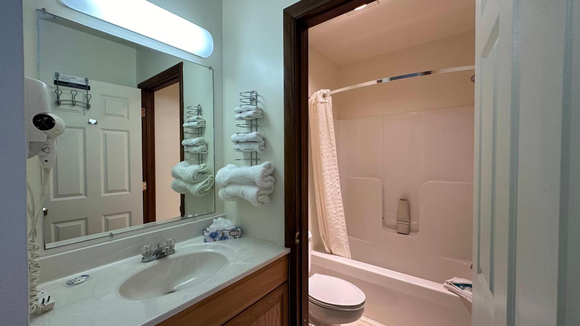 Usa Inn Уэллс Экстерьер фото